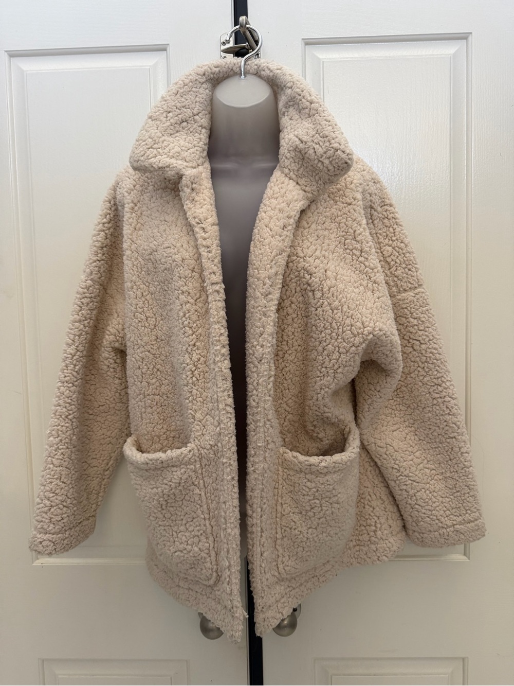 Forever 21 Plush Cream Sherpa Coat Sz M